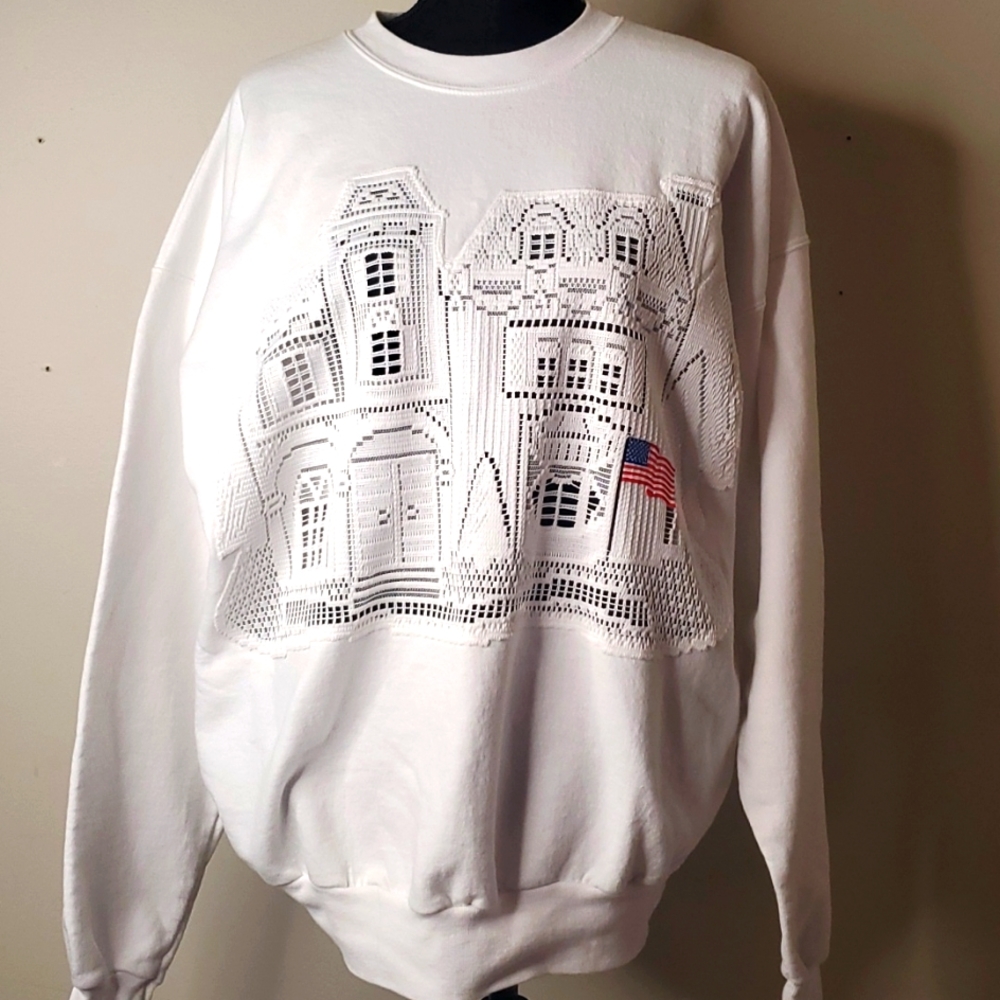 Vintage Hanes white cotton  embroidered Landscape Needlepoint sweatshirt xl